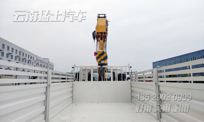 東風(fēng)天錦隨車吊,4*2隨車起重運輸車,徐工5噸隨車吊,東風(fēng)天錦底盤改裝,東風(fēng)專用車廠家