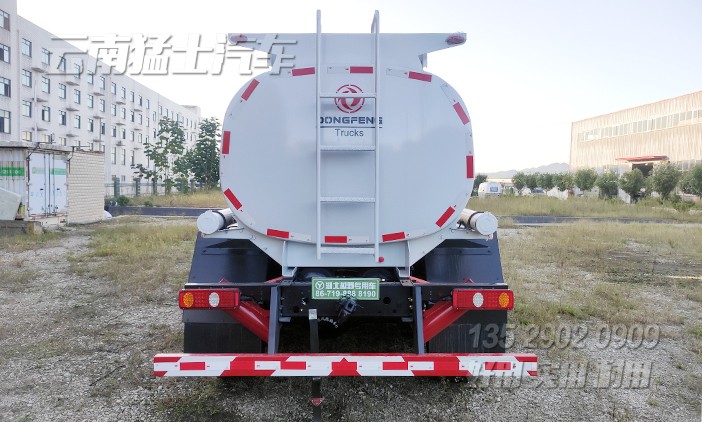 東風(fēng)六驅(qū)加運(yùn)油車,6立方加油車,東風(fēng)145罐式運(yùn)輸車,6*6加油車,越野專用車,油罐車改裝