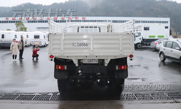 東風(fēng)六驅(qū)越野車,東風(fēng)尖頭卡車,四驅(qū)六驅(qū)長頭卡車,東風(fēng)卡車出口,EQ240,6*6越野運(yùn)輸車