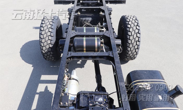 東風(fēng)四驅(qū)越野卡車,越野專用車底盤(pán),底盤(pán)改裝,專用車銷售出口,東風(fēng)四驅(qū)六驅(qū),EQ2070加長(zhǎng)底盤(pán)