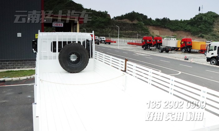 東風(fēng)大力神銷(xiāo)售,25噸東風(fēng)卡車(chē),東風(fēng)卡車(chē)銷(xiāo)售出口,東風(fēng)六驅(qū)卡車(chē),六驅(qū)越野卡車(chē),6*6東風(fēng)康明斯卡車(chē)