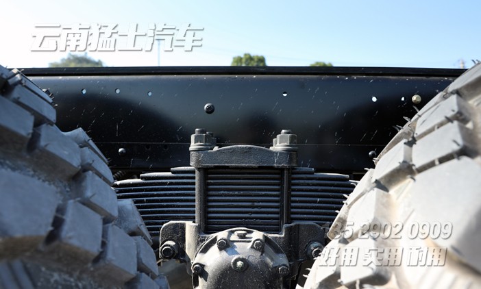 六驅(qū)裝甲車(chē)底盤(pán),定制化專(zhuān)用車(chē),裝甲車(chē)底盤(pán),底盤(pán)設(shè)計(jì)改裝,長(zhǎng)頭越野底盤(pán),越野專(zhuān)用車(chē)底盤(pán)