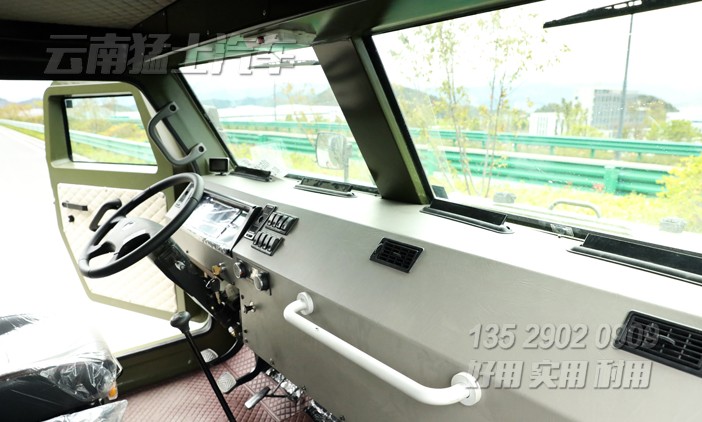 六驅(qū)裝甲車,越野運兵車,防護(hù)型裝甲車,防彈越野車,長頭運兵車,國際維和車,部隊訓(xùn)練指揮車,越野專用車,定制化出口車改裝