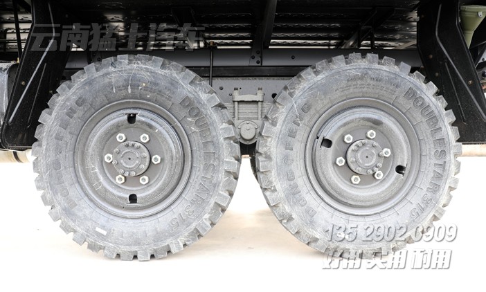 EQ240,東風(fēng)六驅(qū)越野卡車,6*6長(zhǎng)頭運(yùn)兵車,長(zhǎng)鼻子卡車,出口越野載貨車