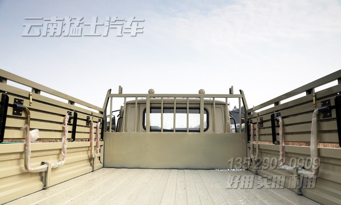 EQ240,東風(fēng)六驅(qū)越野卡車,6*6長(zhǎng)頭運(yùn)兵車,長(zhǎng)鼻子卡車,出口越野載貨車