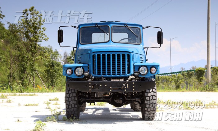 EQ240,東風(fēng)藍(lán)卡車,尖頭卡車,出口長(zhǎng)頭底盤,經(jīng)典越野卡車