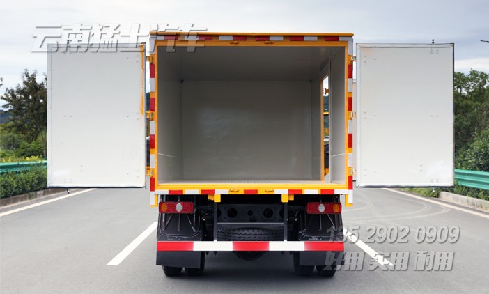 5噸廂式車(chē),東風(fēng)輕卡,集裝箱貨車(chē),4*2小型廂式運(yùn)輸車(chē)
