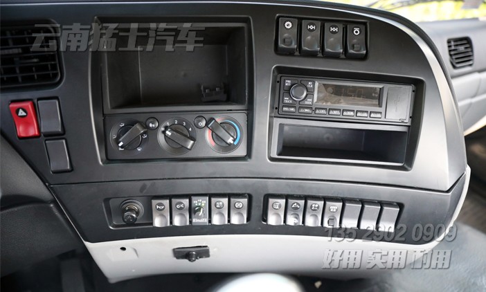 后八輪卡車底盤,六驅(qū)350馬力底盤,重型卡車底盤,專用車底盤改裝,濰柴發(fā)動機底盤,東風(fēng)三橋車底盤