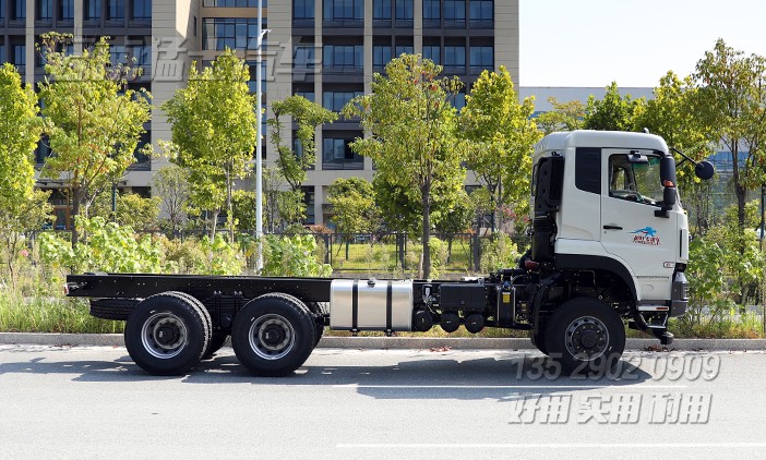 后八輪卡車底盤,六驅(qū)350馬力底盤,重型卡車底盤,專用車底盤改裝,濰柴發(fā)動機底盤,東風(fēng)三橋車底盤