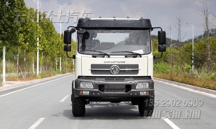 兩軸卡車(chē)底盤(pán),出口專(zhuān)用底盤(pán),專(zhuān)用車(chē)底盤(pán),越野型卡車(chē)底盤(pán),康明斯210馬力底盤(pán),東風(fēng)4x4底盤(pán)