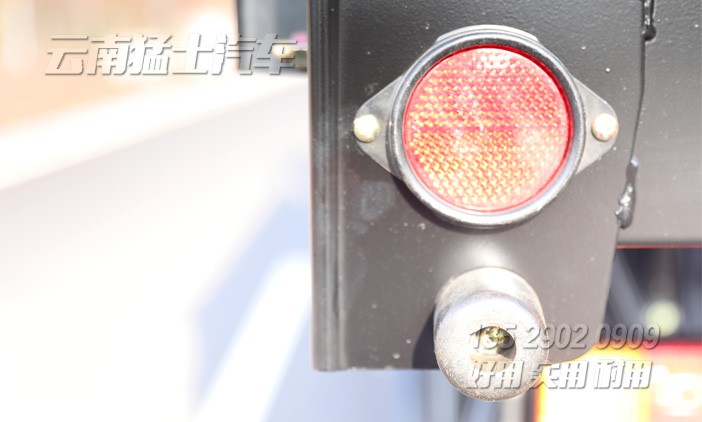 EQ2102G,東風(fēng)全驅(qū)卡車(chē),特種專用車(chē),越野三橋卡車(chē),黑色載貨汽車(chē),全驅(qū)特種車(chē)