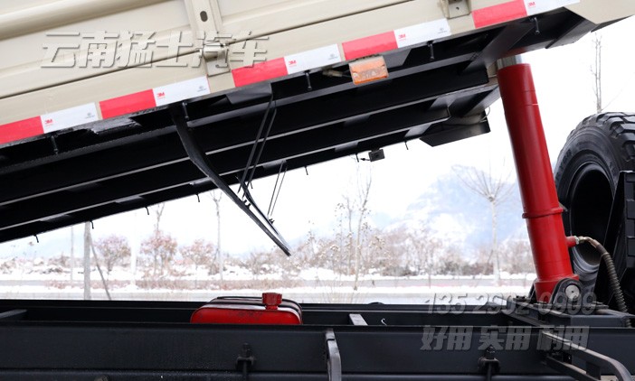 越野自卸車,六驅(qū)自卸車,6噸自卸車,木料砂石運輸車,210馬力貨車